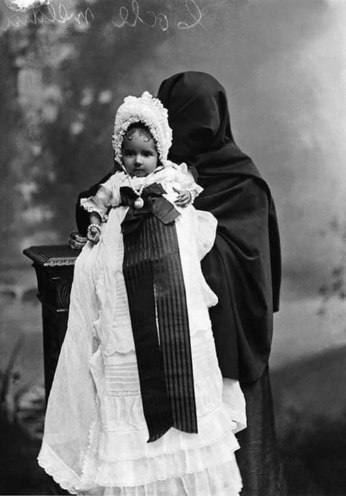 Figure 4 Melanie Cocle y ama. Eugenio Courret, 1884. National Library of Peru, Courret Collection; used with permission.