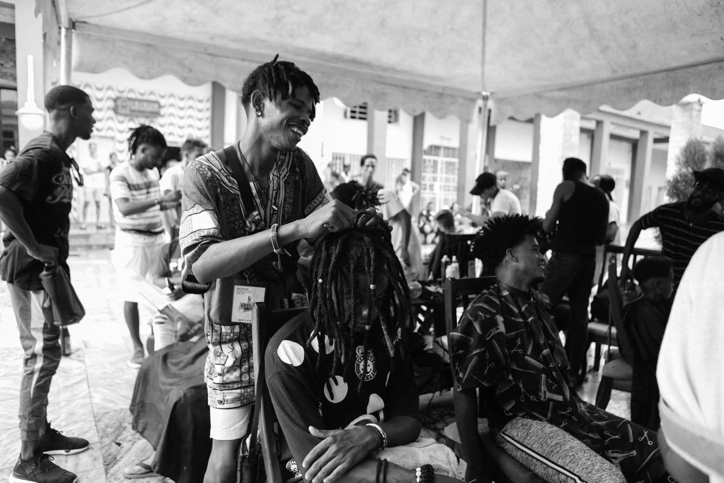 Figure 5. Natural stylists of the Barber Street project in the annual Hip Hop Festival. Artemisa, Cuba 2019.